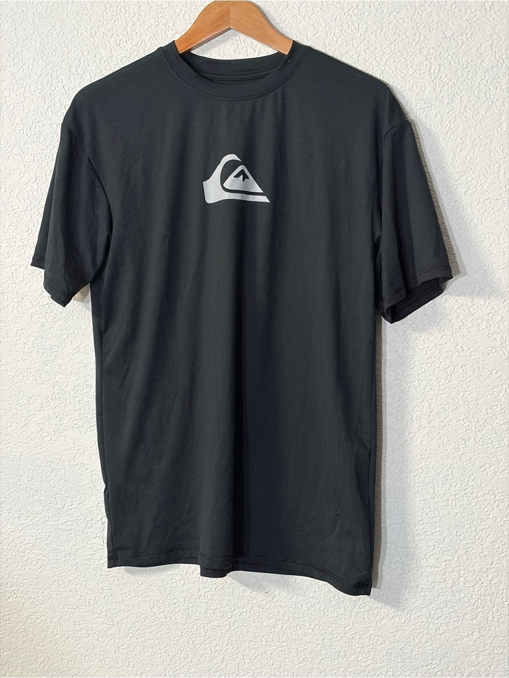 Quiksilver Solid Streak Black Short-Sleeve Surf rashguard Tee with White Logo M